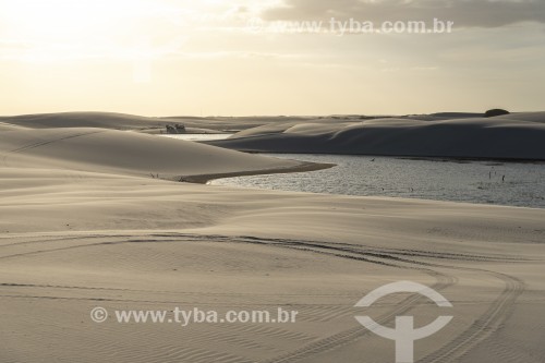 Lagoa e dunas no Parque Nacional dos Lençóis Maranhenses  - Santo Amaro do Maranhão - Maranhão (MA) - Brasil