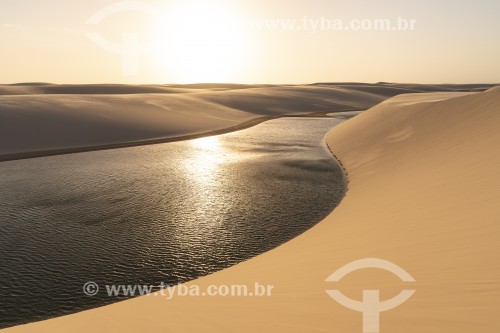 Lagoa e dunas no Parque Nacional dos Lençóis Maranhenses  - Barreirinhas - Maranhão (MA) - Brasil