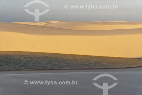 Lagoa e dunas no Parque Nacional dos Lençóis Maranhenses  - Barreirinhas - Maranhão (MA) - Brasil