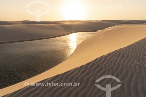 Lagoa e dunas no Parque Nacional dos Lençóis Maranhenses  - Barreirinhas - Maranhão (MA) - Brasil