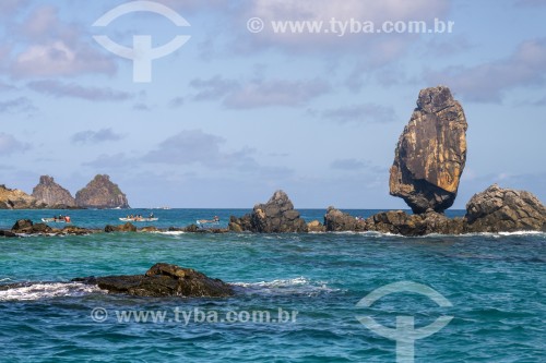 Morro de Fora - formação rochosa entre a Praia de Meio e da Praia da Conceição - Área de Proteção Ambiental de Fernando de Noronha - Fernando de Noronha - Pernambuco (PE) - Brasil