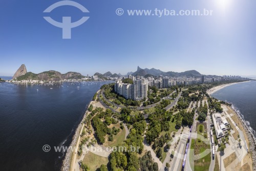 Foto feita com drone do Aterro do Flamengo com Pão de Açúcar ao fundo - Rio de Janeiro - Rio de Janeiro (RJ) - Brasil