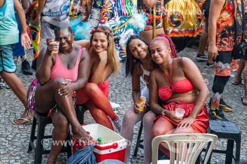 Foliãs durante o Concurso folião original - Cinelândia - Rio de Janeiro - Rio de Janeiro (RJ) - Brasil