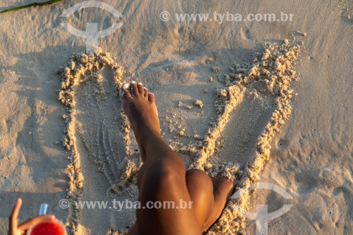 Detalhe de perna de mulher na Praia de Copacabana - Rio de Janeiro - Rio de Janeiro (RJ) - Brasil