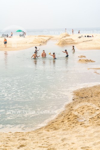 Língua negra na Praia de Copacabana  - Rio de Janeiro - Rio de Janeiro (RJ) - Brasil