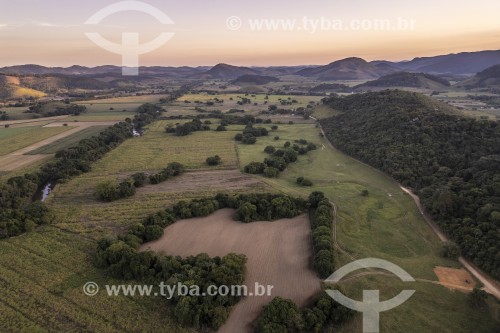 Foto feita com drone de área com plantação próximo da Reserva Ecológica de Guapiaçu - Cachoeiras de Macacu - Rio de Janeiro (RJ) - Brasil