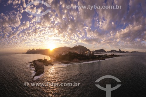 Foto feita com drone da Pedra do Arpoador  ao entardecer - Rio de Janeiro - Rio de Janeiro (RJ) - Brasil