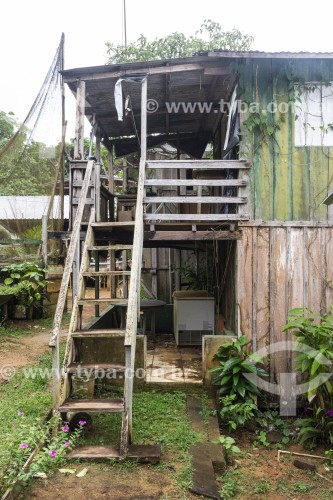 Casas de palafita as margens do Rio Negro - Parque Nacional de Anavilhanas - Novo Airão - Amazonas (AM) - Brasil