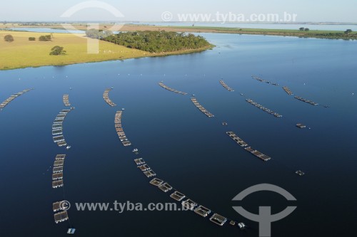 Foto feita com drone de tanques para criação de peixes - Zacarias - São Paulo (SP) - Brasil