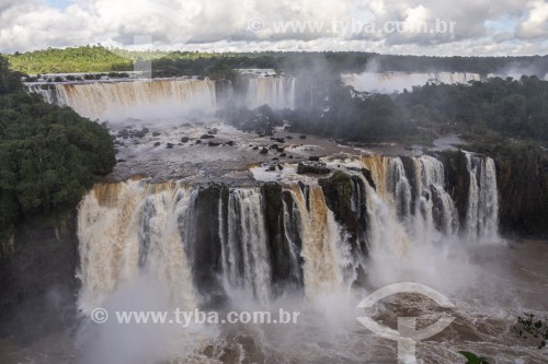 Foto feita com drone de cachoeiras no Parque Nacional do Iguaçu - Fronteira entre Brasil e Argentina - Foz do Iguaçu - Paraná (PR) - Brasil