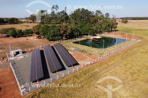 Foto feita com drone de placas fotovoltáicas em propriedade rural para captação de energia solar - Bálsamo - São Paulo (SP) - Brasil