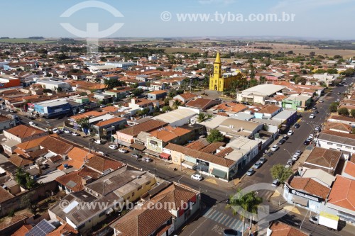 Foto feita com drone da cidade com a Igreja Matriz Nossa Senhora Aparecida na Praça dos Expedicionários - Brodowski - São Paulo (SP) - Brasil