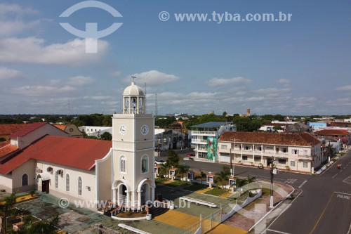 Foto feita com drone da Paróquia do Sagrado Coração de Jesus com o Colégio Nossa Senhora do Carmo - Parintins - Amazonas (AM) - Brasil