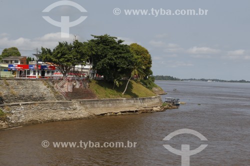 Muro de arrimo e o Rio Amazonas na orla beira rio - Parintins - Amazonas (AM) - Brasil