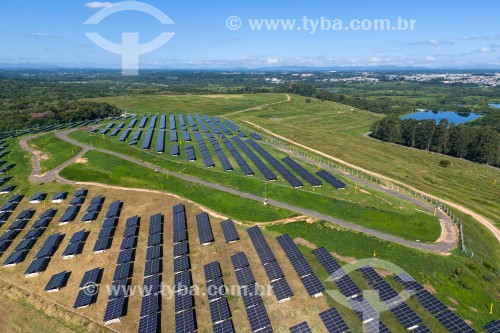 Foto feita com drone da Pirâmide Solar do Caximba (usina de energia solar) - Antigo Aterro Sanitário da Caximba - Curitiba - Paraná (PR) - Brasil