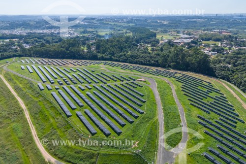 Foto feita com drone da Pirâmide Solar do Caximba (usina de energia solar) - Antigo Aterro Sanitário da Caximba - Curitiba - Paraná (PR) - Brasil