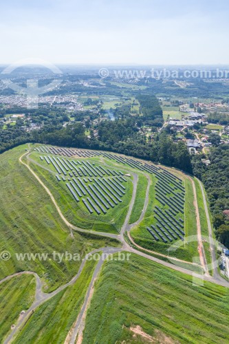 Foto feita com drone da Pirâmide Solar do Caximba (usina de energia solar) - Antigo Aterro Sanitário da Caximba - Curitiba - Paraná (PR) - Brasil