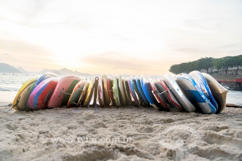 Pranchas de stand up paddle no Posto 6 da Praia de Copacabana - Rio de Janeiro - Rio de Janeiro (RJ) - Brasil