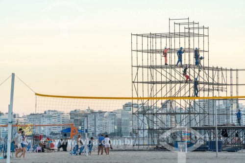 Estrutura metálica sendo montada para evento na Praia de Copacabana - Rio de Janeiro - Rio de Janeiro (RJ) - Brasil