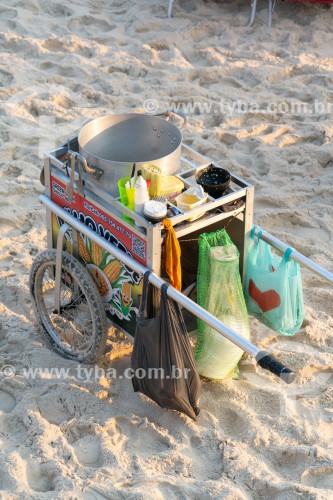 Vendedor ambulante de milho cozido na Praia de Ipanema - Rio de Janeiro - Rio de Janeiro (RJ) - Brasil