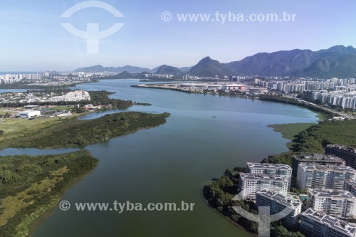 Vista aérea da Lagoa de Jacarepaguá com o Parque Olímpico Rio 2016 ao fundo - Rio de Janeiro - Rio de Janeiro (RJ) - Brasil