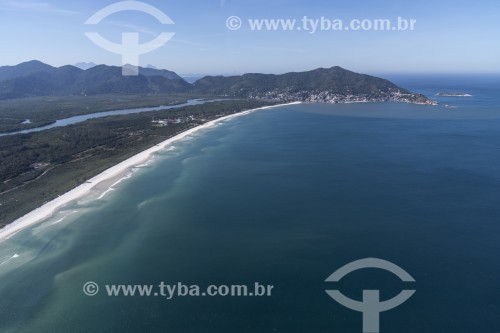 Vista aérea da Praia da Marambaia e da Restinga da Marambaia - área protegida pela Marinha do Brasil - Rio de Janeiro - Rio de Janeiro (RJ) - Brasil