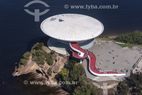 Vista aérea do Museu de Arte Contemporânea de Niterói (1996) - parte do Caminho Niemeyer  - Niterói - Rio de Janeiro (RJ) - Brasil