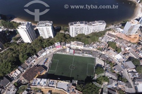 Vista aérea de campo de futebol no Morro do Palácio - Niterói - Rio de Janeiro (RJ) - Brasil