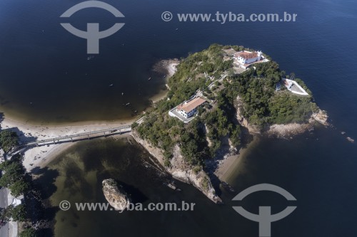 Vista aérea da Capela de Nossa Senhora da Boa Viagem (Século XVIII) na Ilha da Boa Viagem - Niterói - Rio de Janeiro (RJ) - Brasil