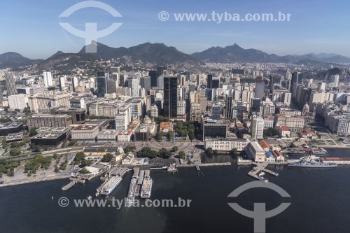 Vista aérea da Estação Hidroviária da Praça XV com os prédios do centro do Rio de Janeiro ao fundo  - Rio de Janeiro - Rio de Janeiro (RJ) - Brasil