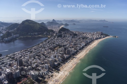 Vista aérea do bairro de Ipanema com a Lagoa Rodrigo de Freitas à esquerda e Copacabana ao fundo - Rio de Janeiro - Rio de Janeiro (RJ) - Brasil