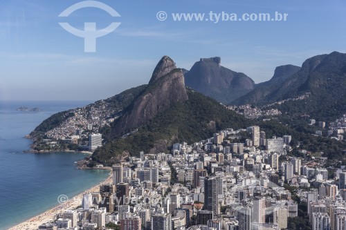 Vista aérea da Praia do Leblon com o Morro Dois Irmãos ao fundo  - Rio de Janeiro - Rio de Janeiro (RJ) - Brasil