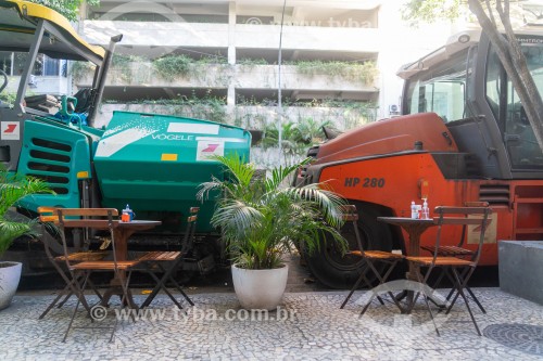 Maquinário para aplicação de asfalto na Avenida Rainha Elizabeth - Rio de Janeiro - Rio de Janeiro (RJ) - Brasil