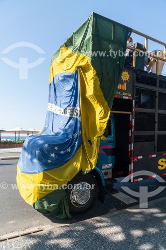 Caminhão de som envelopado com Bandeira do Brasil - Posto 5 - Rio de Janeiro - Rio de Janeiro (RJ) - Brasil