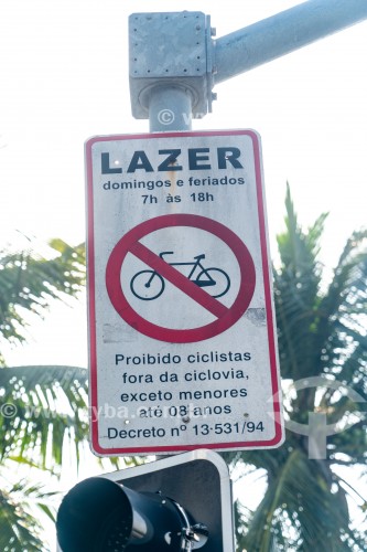 Placa de sinalização na Avenida Atlântica - Rio de Janeiro - Rio de Janeiro (RJ) - Brasil