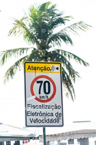 Placa de sinalização na Avenida Atlântica - Rio de Janeiro - Rio de Janeiro (RJ) - Brasil