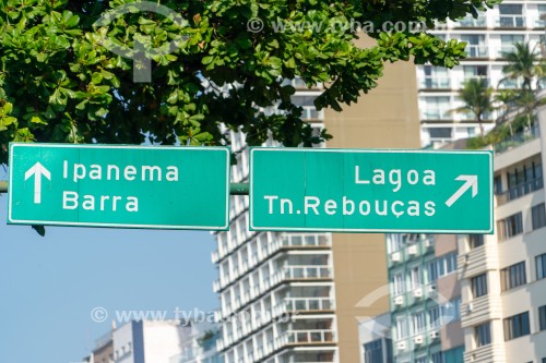 Placa de sinalização na Avenida Atlântica - Rio de Janeiro - Rio de Janeiro (RJ) - Brasil