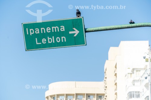 Placa de sinalização na Avenida Atlântica - Rio de Janeiro - Rio de Janeiro (RJ) - Brasil