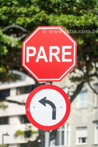 Placa de sinalização na Avenida Atlântica - Rio de Janeiro - Rio de Janeiro (RJ) - Brasil