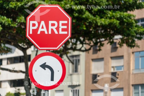 Placa de sinalização na Avenida Atlântica - Rio de Janeiro - Rio de Janeiro (RJ) - Brasil