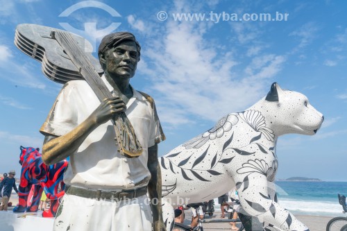 Jaguar Parade 2024 - Tí­tulo: Onça de Copanema - Artista: Jota Junior -  Estátua de Tom Jobim - Praia do Arpoador - Rio de Janeiro - Rio de Janeiro (RJ) - Brasil