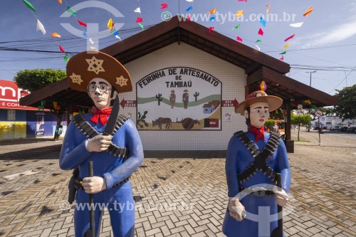 Estátua de cangaceiros perto de feira livre em Tambaú - João Pessoa - Paraíba (PB) - Brasil