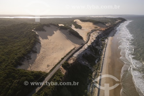 Foto feita com drone de dunas na Praia das Cacimbinhas - Tibau do Sul - Rio Grande do Norte (RN) - Brasil