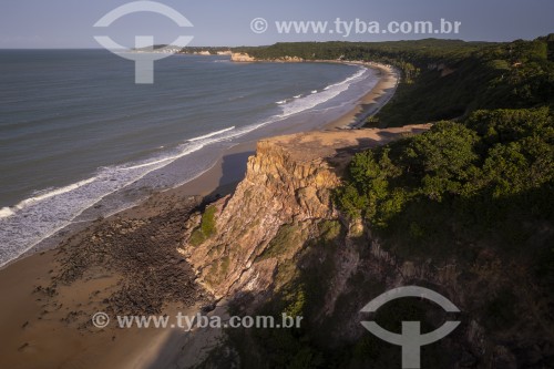 Foto feita com drone de falésia na Praia do Madeiro - Tibau do Sul - Rio Grande do Norte (RN) - Brasil