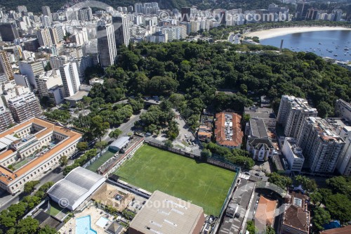 Vista aérea do Clube Botafogo de Futebol e Regatas e do Morro do Pasmado - Rio de Janeiro - Rio de Janeiro (RJ) - Brasil