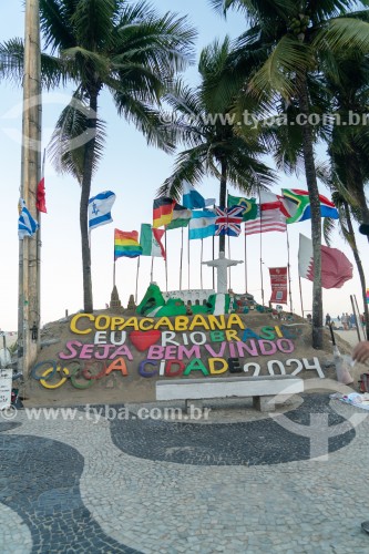 Escultura de areia do artista Rogean Rodrigues representando o Cristo Redentor -  Praia de Copacabana - Rio de Janeiro - Rio de Janeiro (RJ) - Brasil