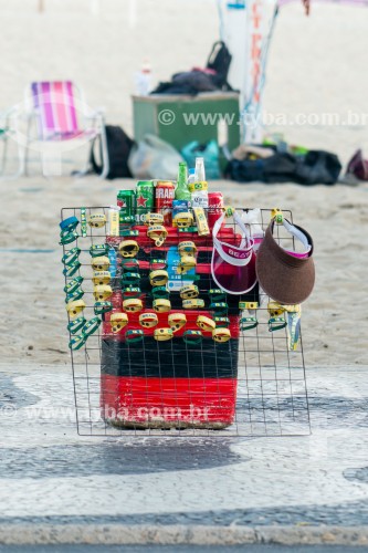 Display usada para venda de souvenirs na Praia de Copacabana - Rio de Janeiro - Rio de Janeiro (RJ) - Brasil