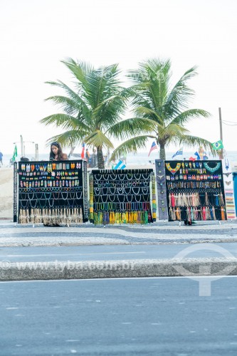 Display para venda de artesanato na Praia de Copacabana - Rio de Janeiro - Rio de Janeiro (RJ) - Brasil