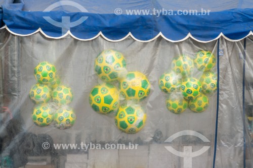 Bolas à venda na feirinha do Posto 5 - Copacabana - Rio de Janeiro - Rio de Janeiro (RJ) - Brasil