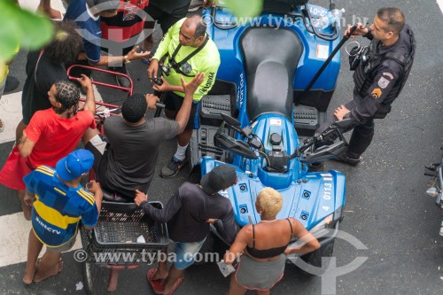 Repressão policial à vendedores ambulantes - Arpoador - Rio de Janeiro - Rio de Janeiro (RJ) - Brasil